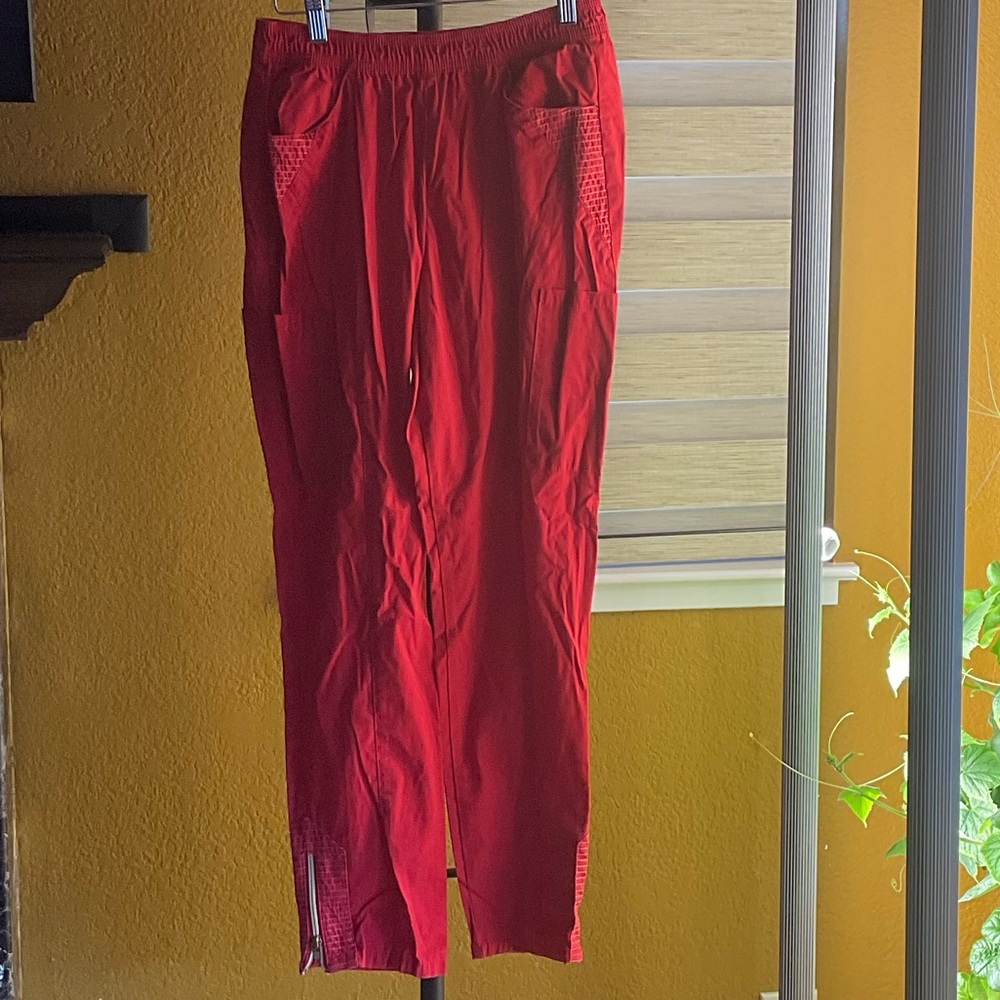 Jaanuu Red Scrub Set - Picture 4 of 7